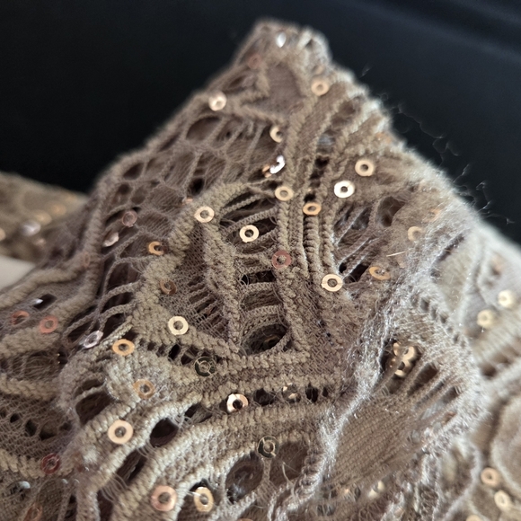 Brittany Black Neutral Sequin Top Size Large - Picture 9 of 9